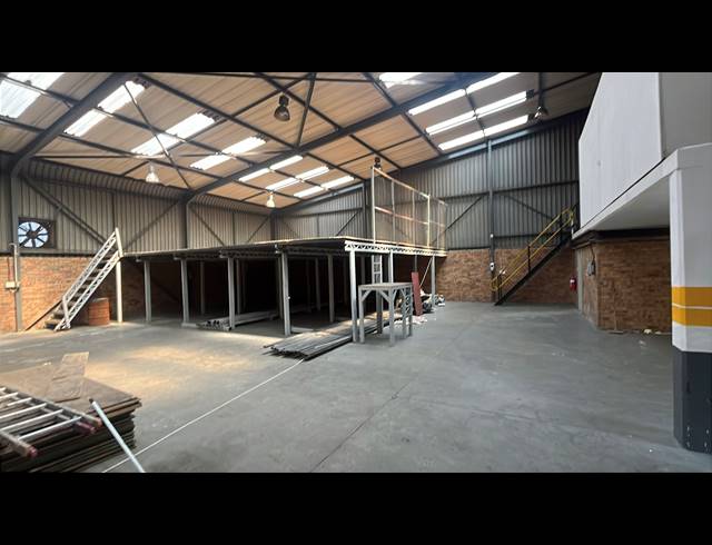 500M² WAREHOUSE TO LET IN SPARTAN